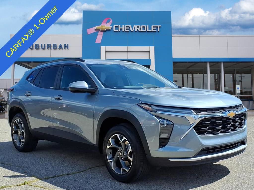 2025 Chevrolet Trax LT photo 3