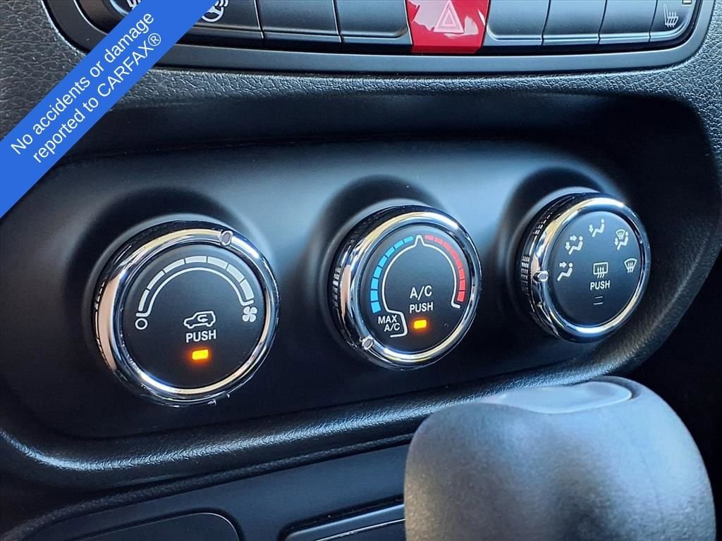 Thumbnail: 2017 Jeep Renegade - 25