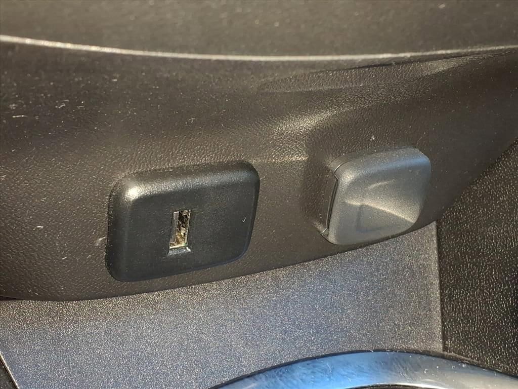 Thumbnail: 2017 Chevrolet Malibu - 21