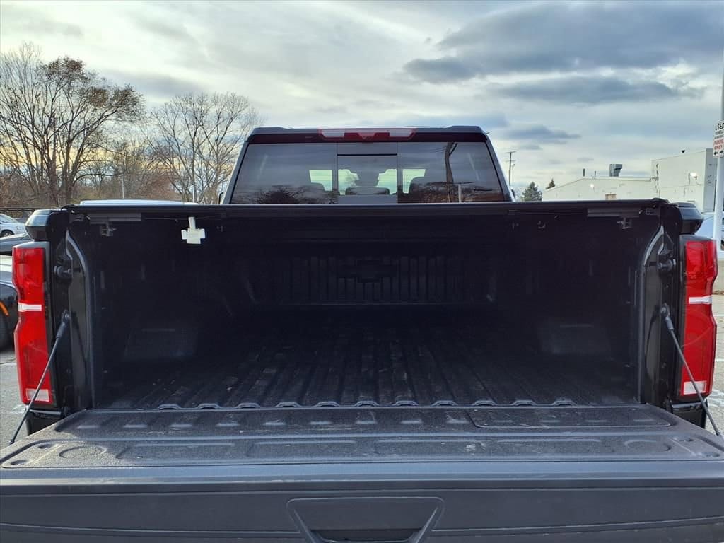 Thumbnail: 2026 Chevrolet Silverado 3500 - 9