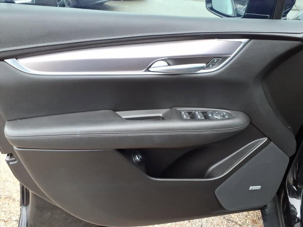 Thumbnail: 2022 Cadillac XT5 - 13