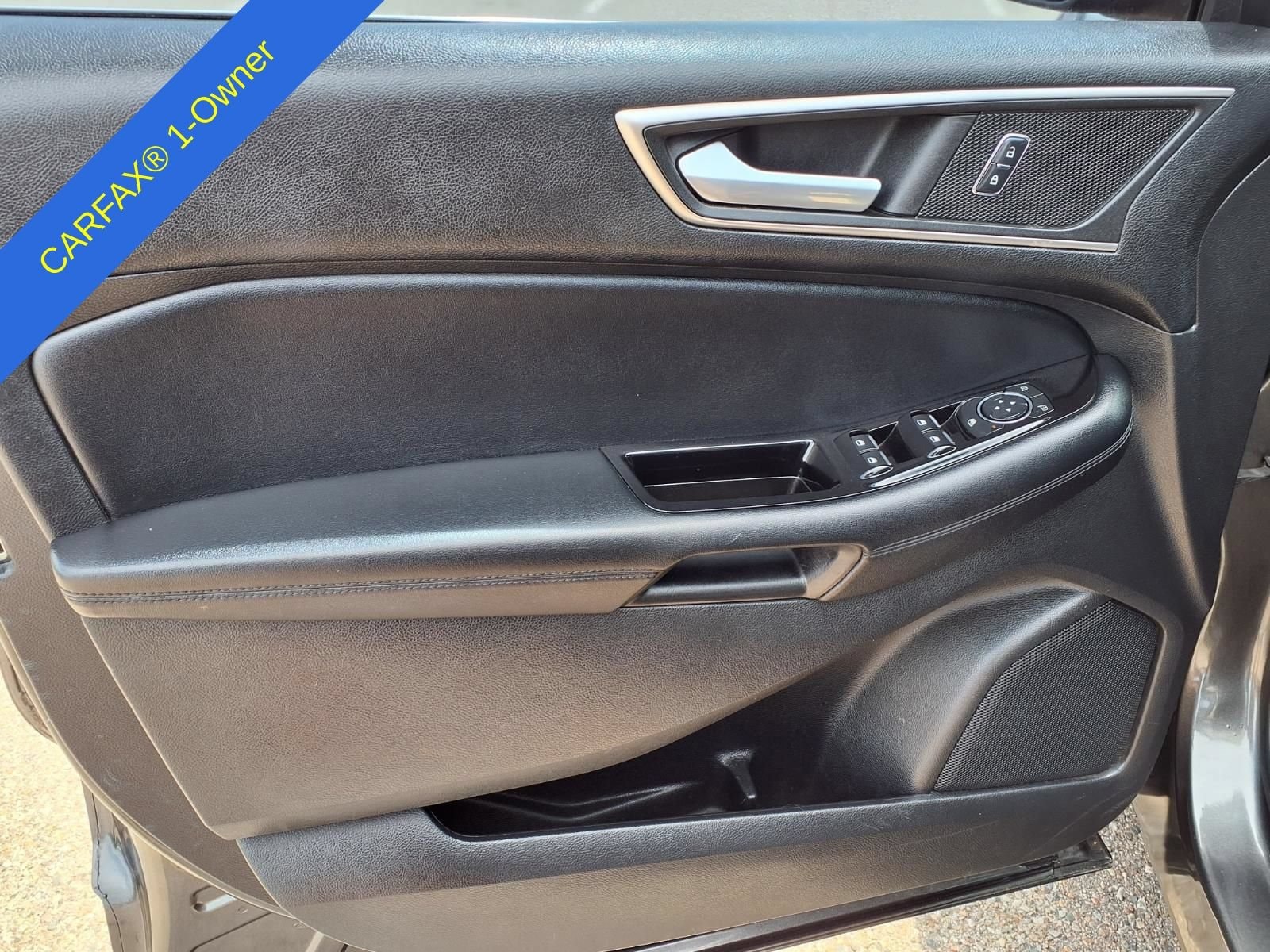 Thumbnail: 2016 Ford Edge - 16