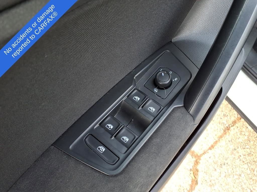 Thumbnail: 2021 Volkswagen Tiguan - 16