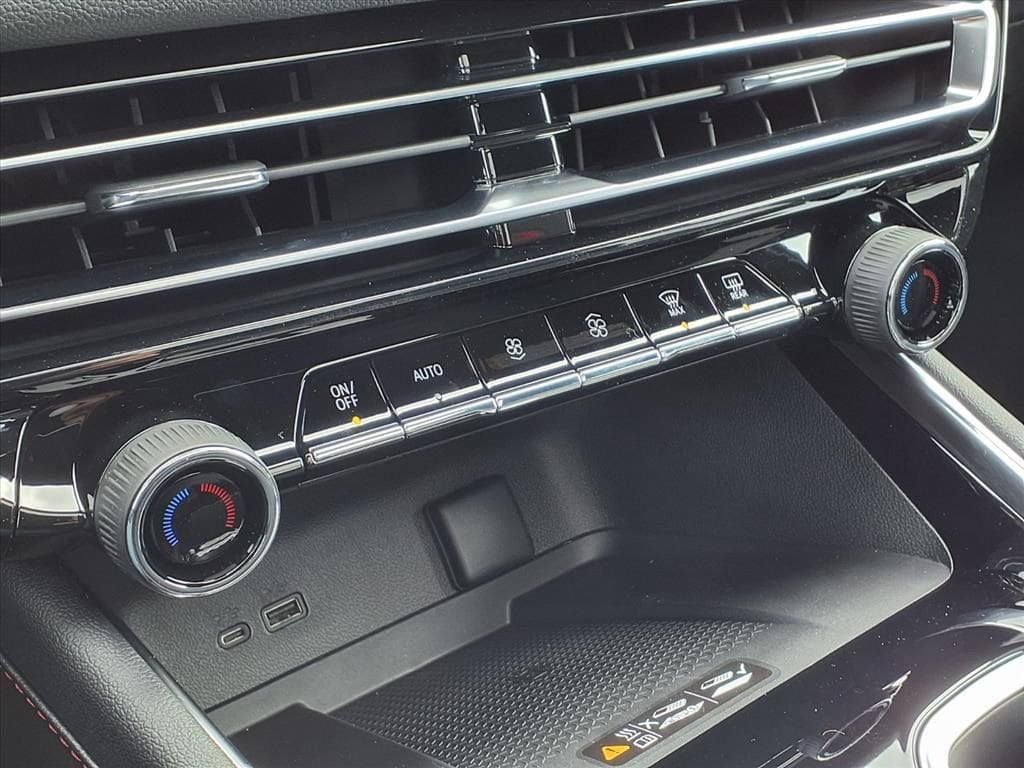 Thumbnail: 2026 Chevrolet Traverse - 24