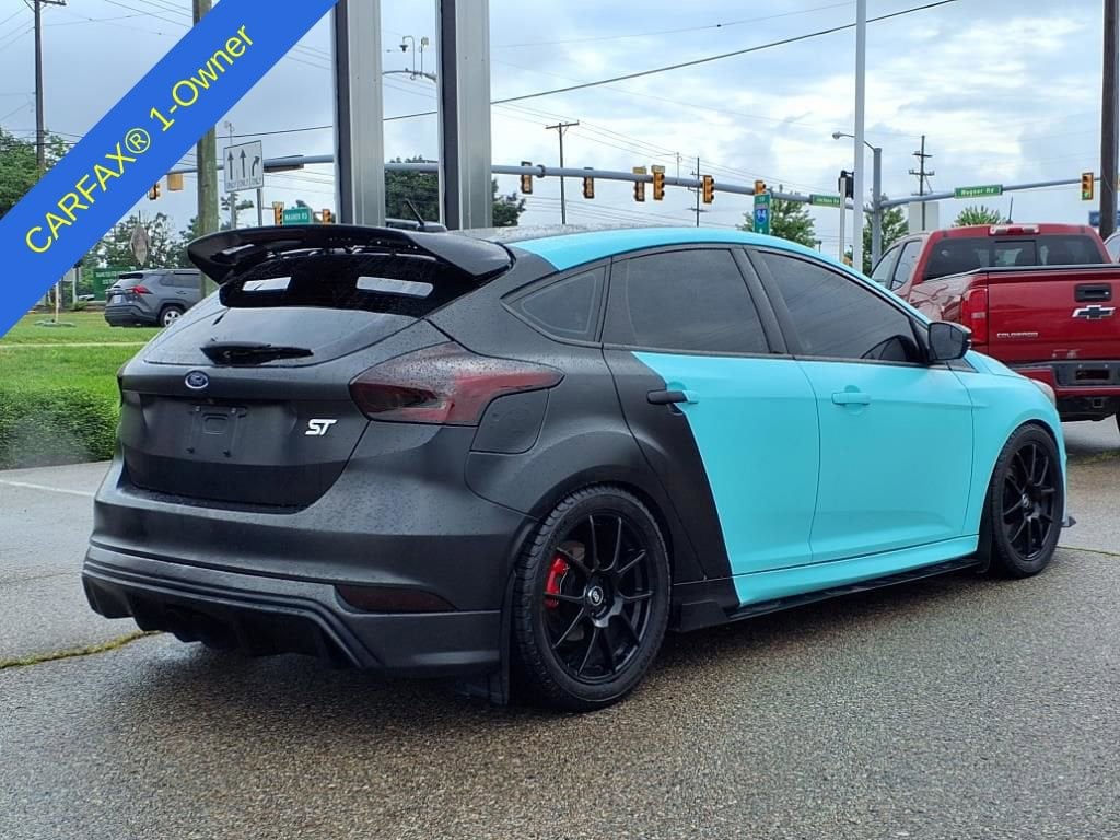 Thumbnail: 2015 Ford Focus - 6