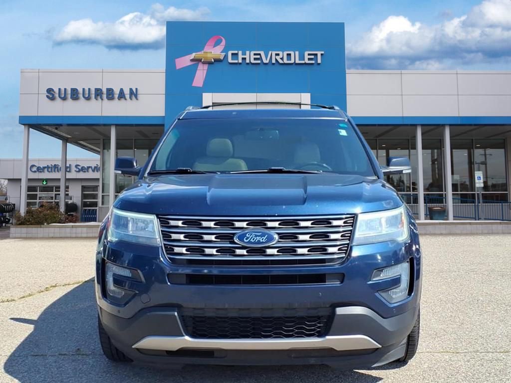 2016 Ford Explorer XLT photo 2