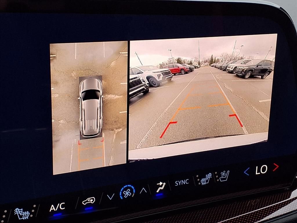 Thumbnail: 2026 Chevrolet Traverse - 18