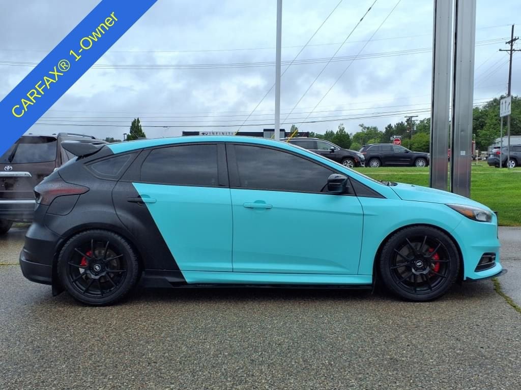 Thumbnail: 2015 Ford Focus - 5