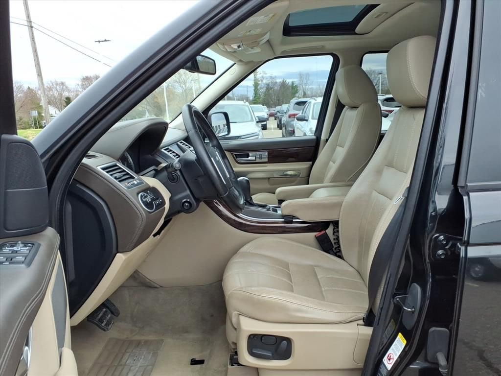 Thumbnail: 2011 Land Rover Range Rover Sport - 17