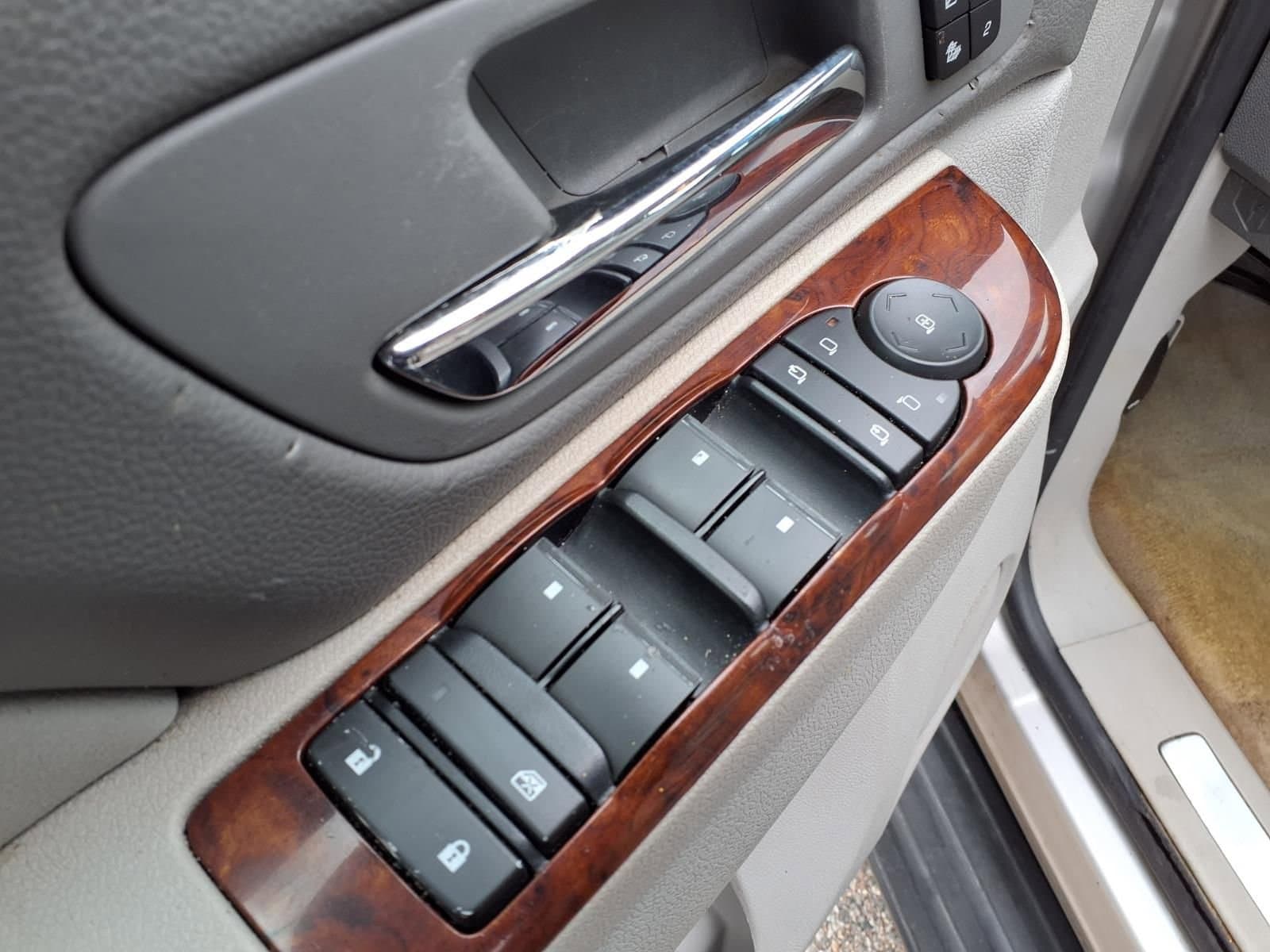 Thumbnail: 2008 Chevrolet Suburban - 17