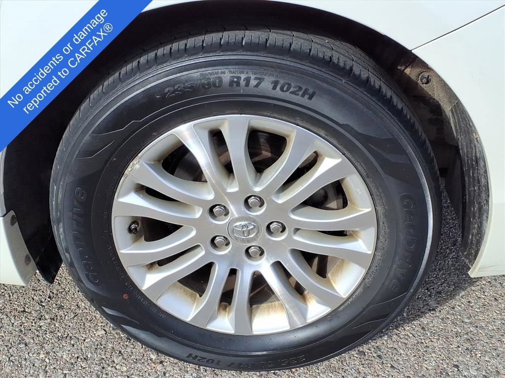 Thumbnail: 2016 Toyota Sienna - 9