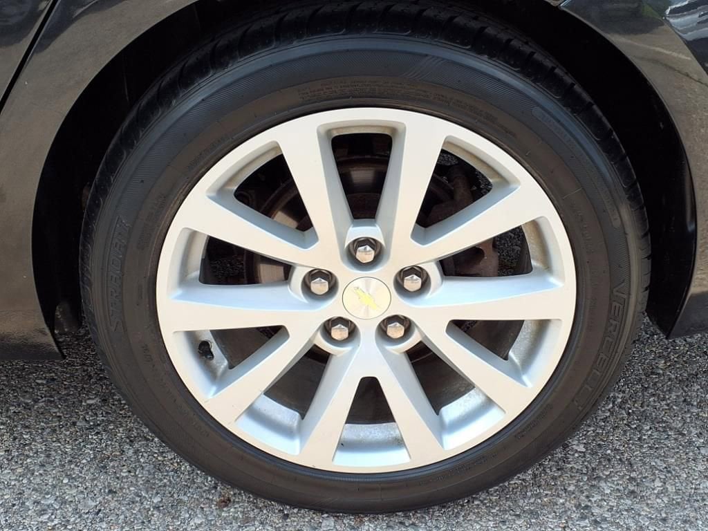 Thumbnail: 2015 Chevrolet Malibu - 9