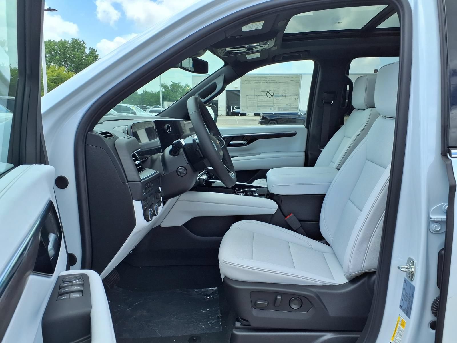 Thumbnail: 2026 Chevrolet Suburban - 15