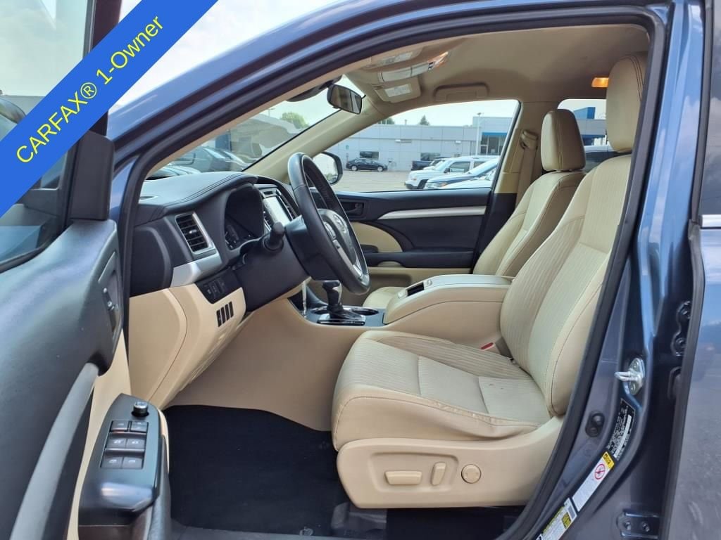 2017 Toyota Highlander LE 17