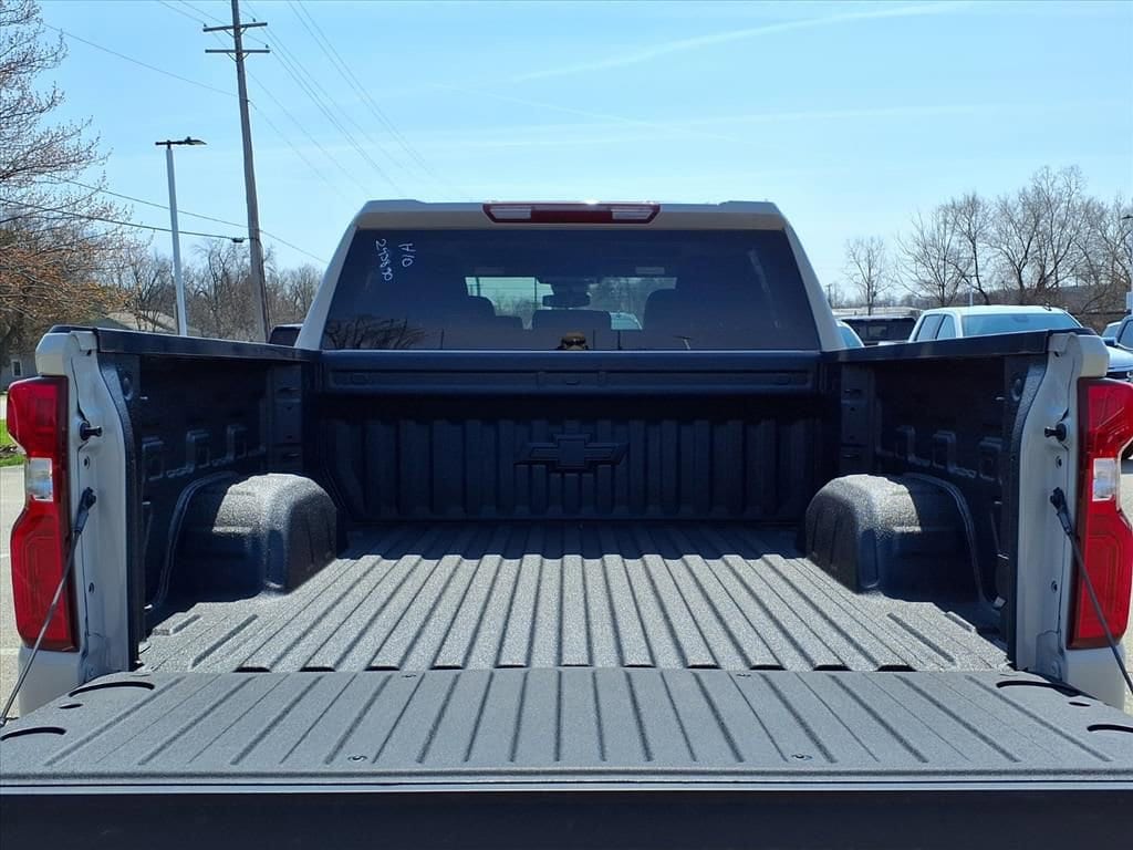 Thumbnail: 2026 Chevrolet Silverado 1500 - 9