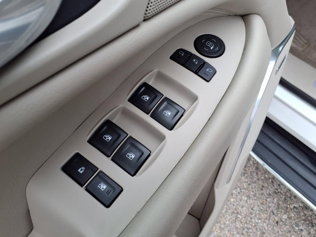Thumbnail: 2018 Cadillac Escalade - 16