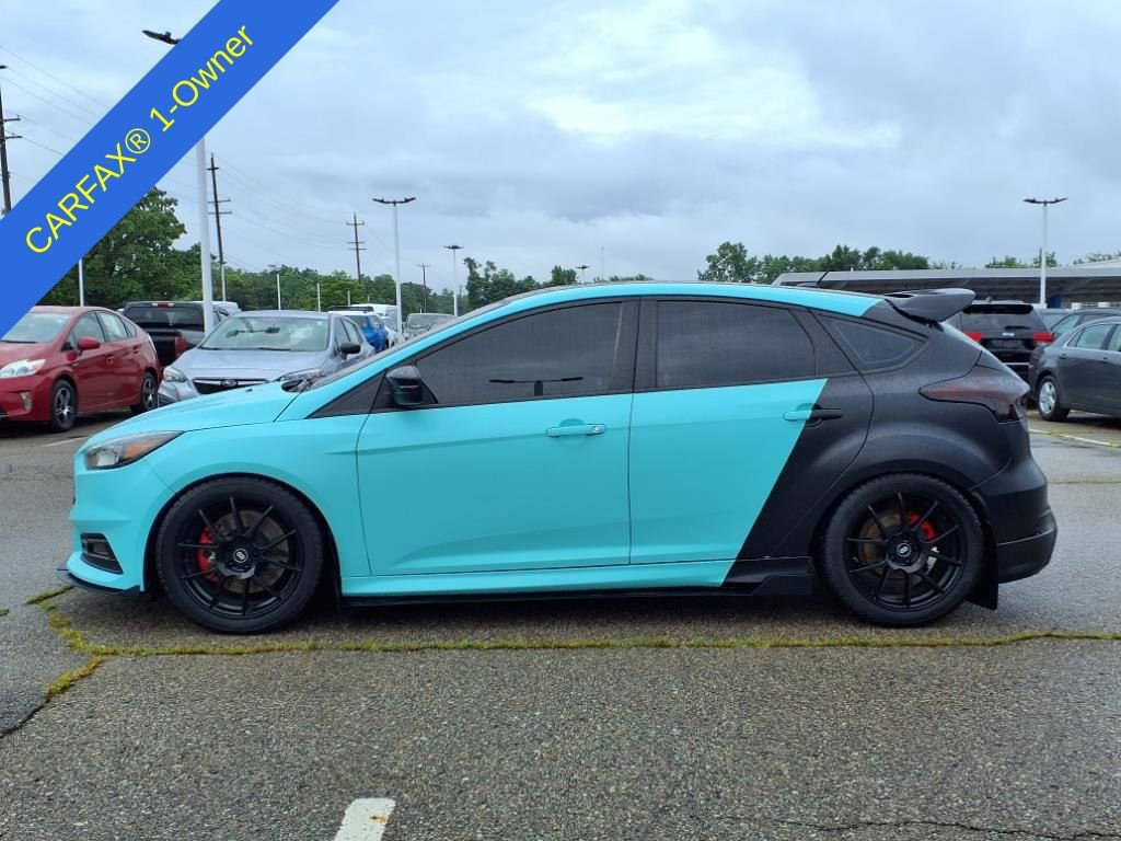 Thumbnail: 2015 Ford Focus - 9