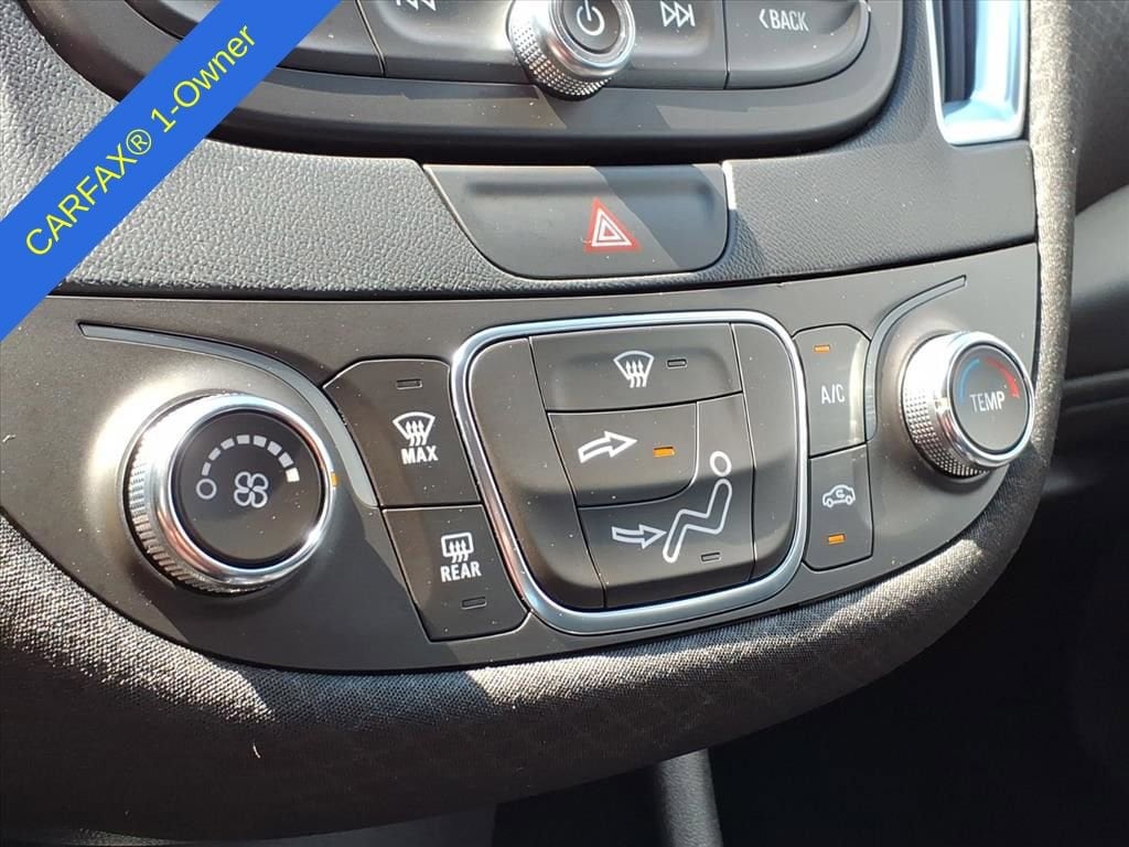 Thumbnail: 2016 Chevrolet Malibu - 25