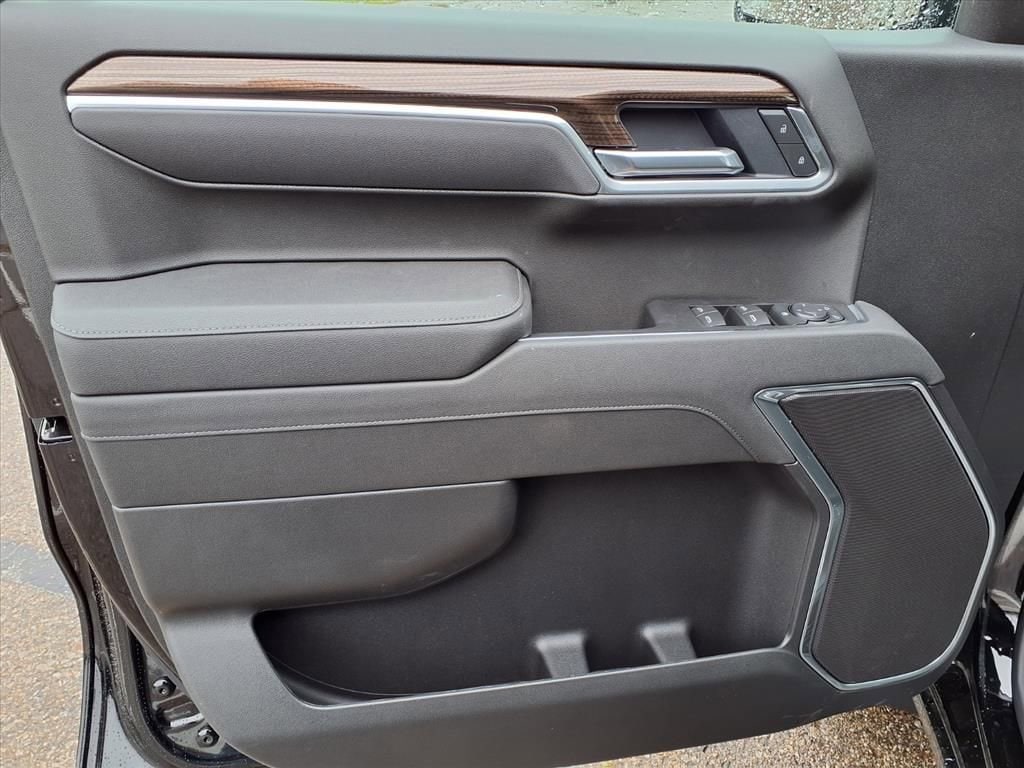 Thumbnail: 2026 Chevrolet Silverado 1500 - 12