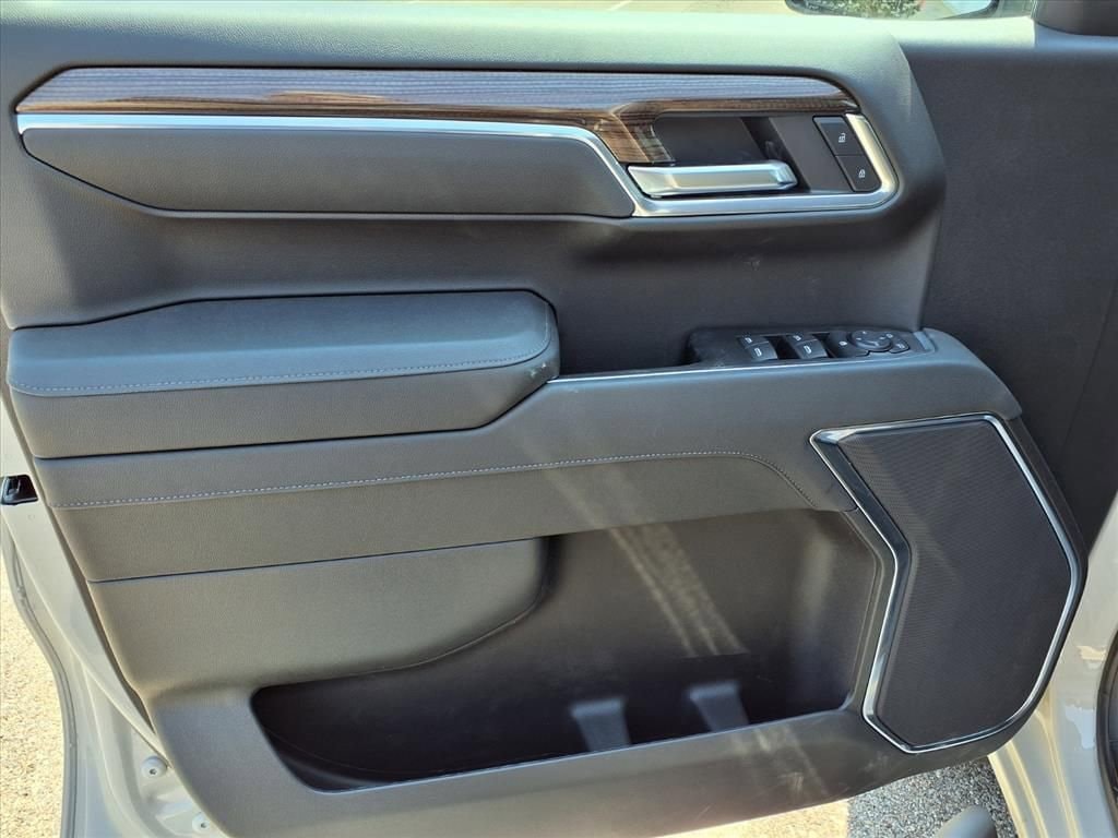 Thumbnail: 2026 Chevrolet Silverado 1500 - 12