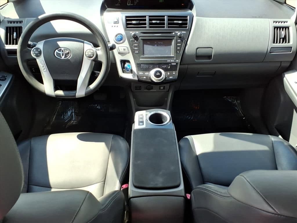 Thumbnail: 2012 Toyota Prius v - 11