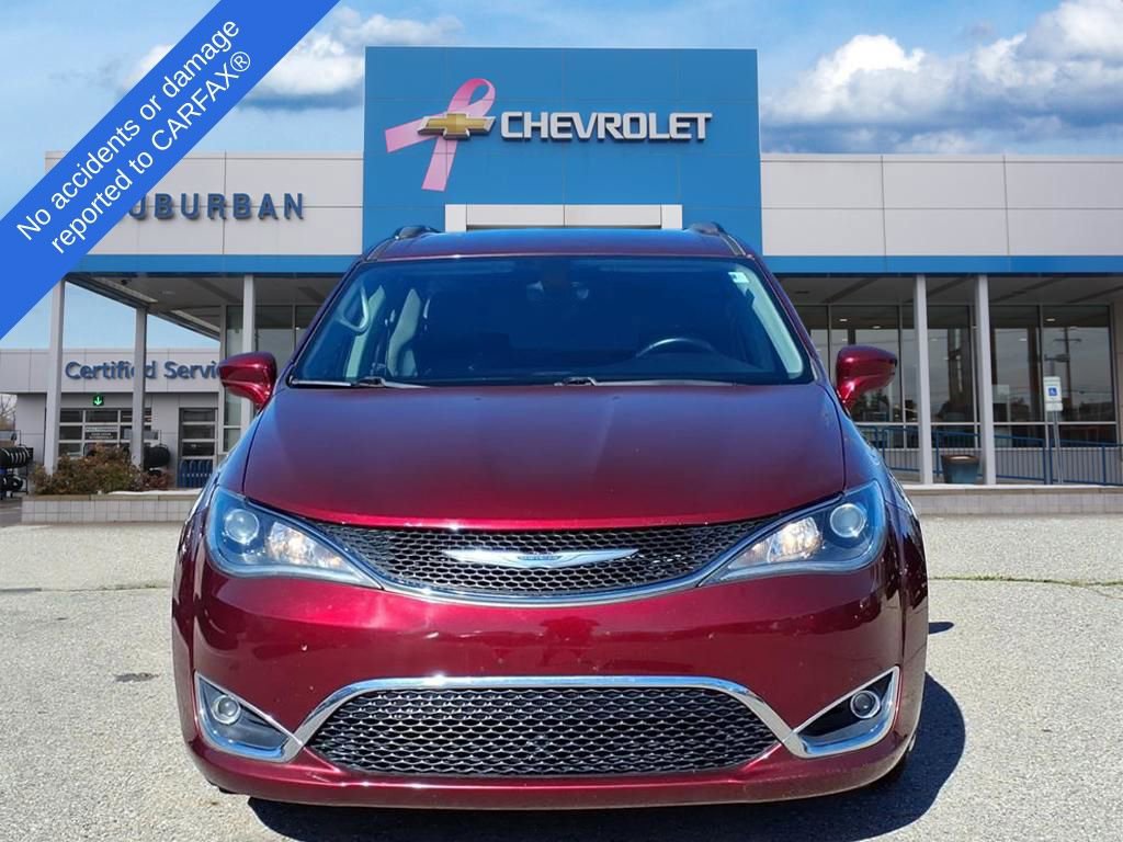 2017 Chrysler Pacifica Touring L photo 2