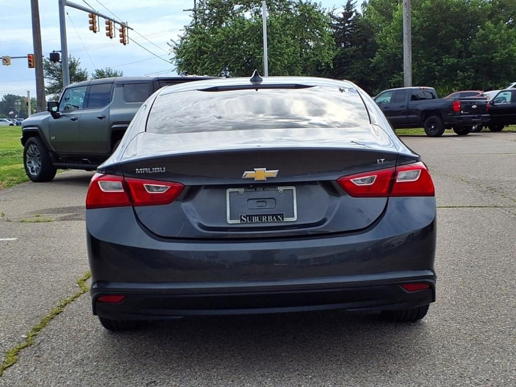 Thumbnail: 2016 Chevrolet Malibu - 6