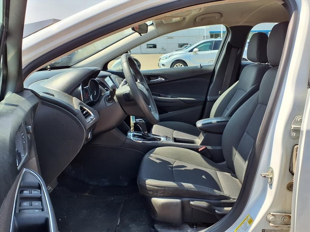 Thumbnail: 2017 Chevrolet Cruze - 16