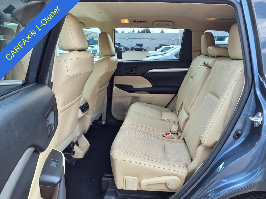 2017 Toyota Highlander LE 11