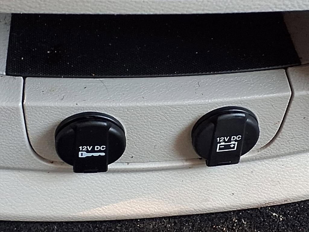 Thumbnail: 2016 Chrysler Town & Country - 25