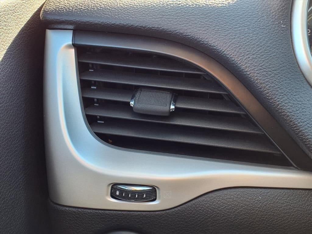 Thumbnail: 2014 Jeep Cherokee - 27