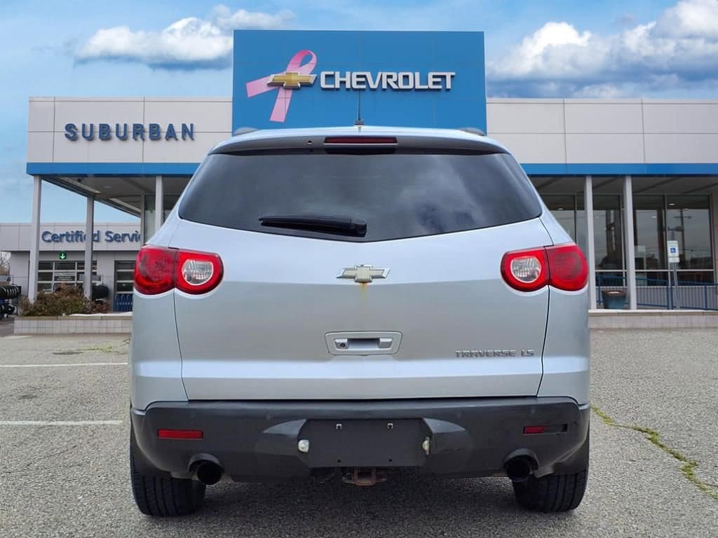 Thumbnail: 2010 Chevrolet Traverse - 6