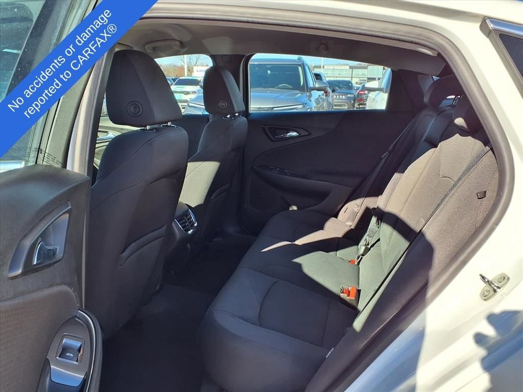 Thumbnail: 2016 Chevrolet Malibu - 12