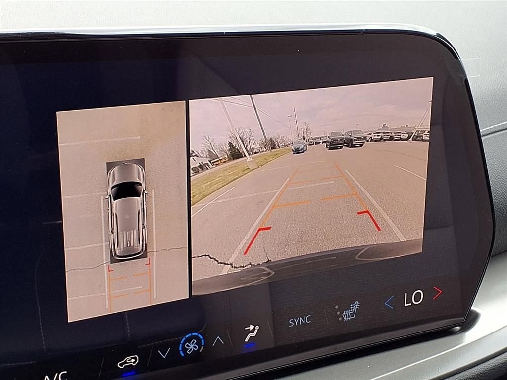 Thumbnail: 2026 Chevrolet Traverse - 16