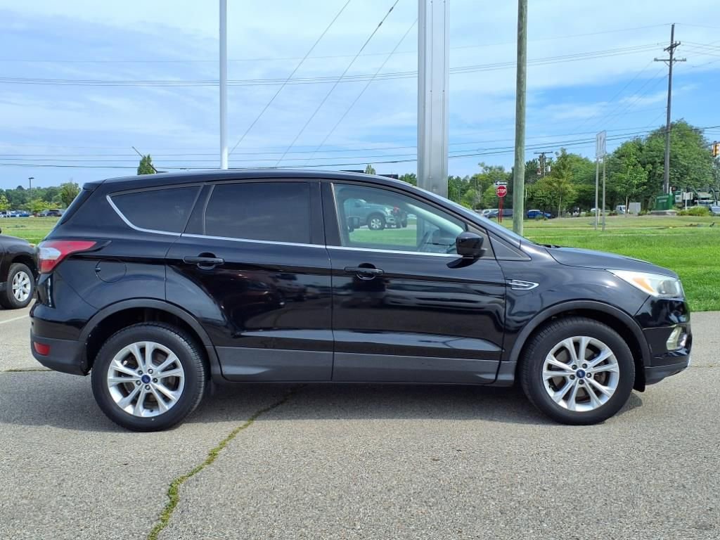 2017 Ford Escape SE photo 2