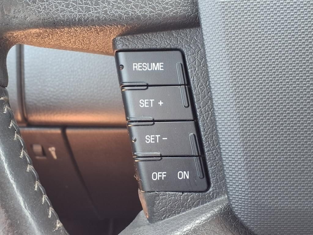 Thumbnail: 2010 Ford Edge - 21