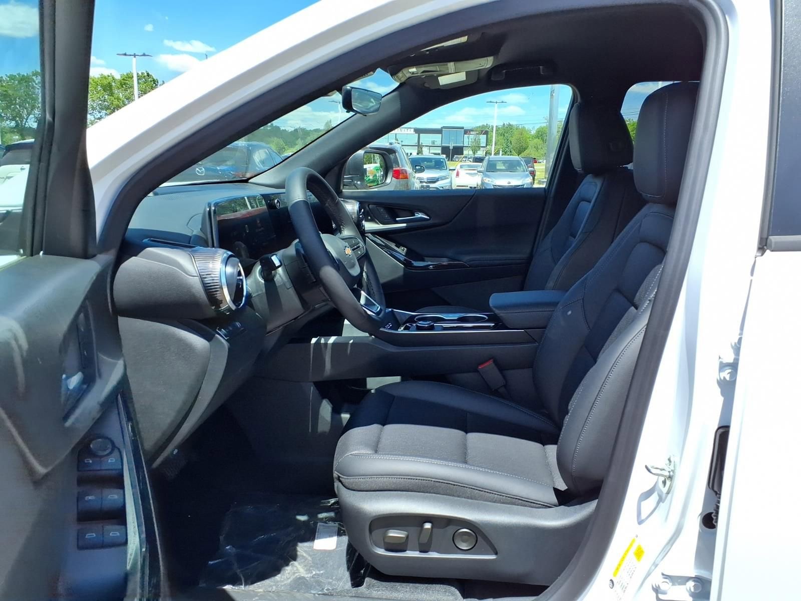 Thumbnail: 2026 Chevrolet Equinox - 12