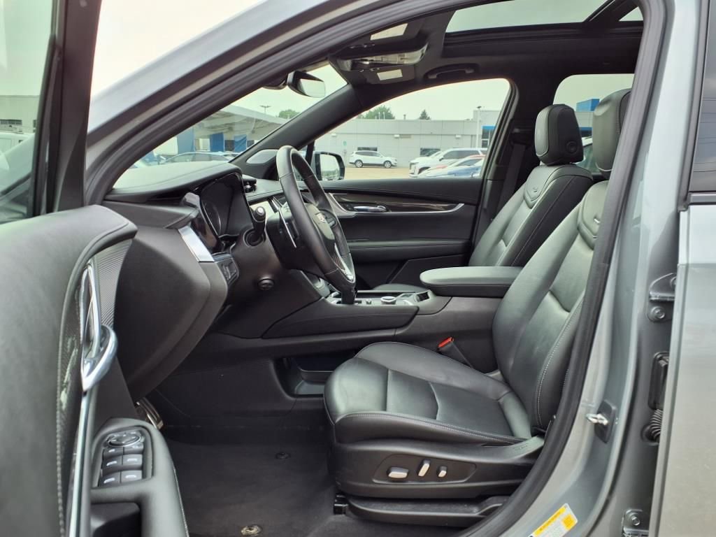 Thumbnail: 2023 Cadillac XT6 - 16