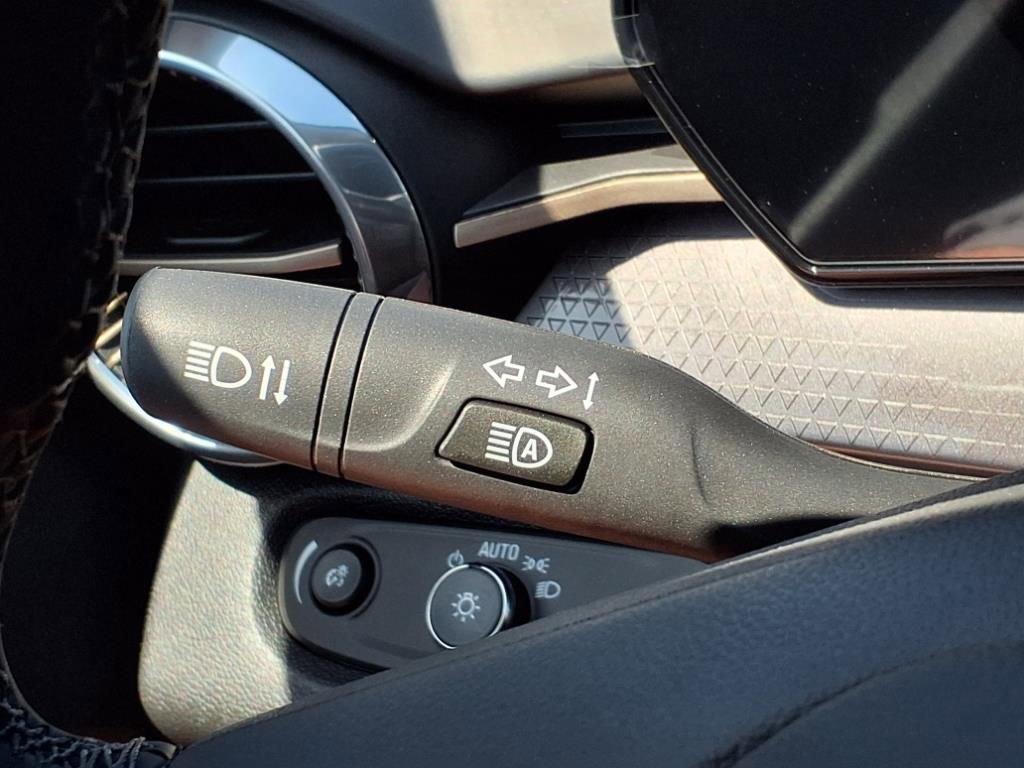 Thumbnail: 2025 Chevrolet Trax - 22