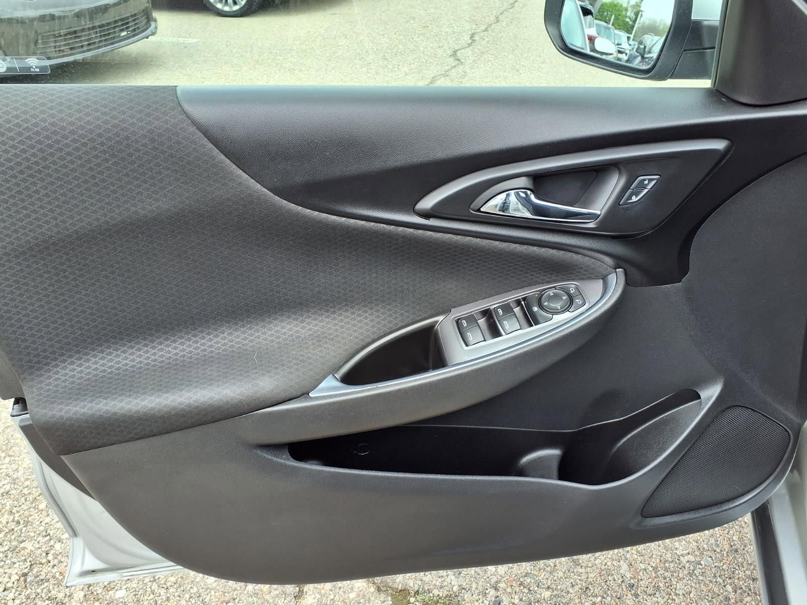 Thumbnail: 2016 Chevrolet Malibu - 14