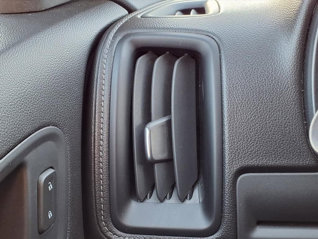 Thumbnail: 2016 GMC Canyon - 21