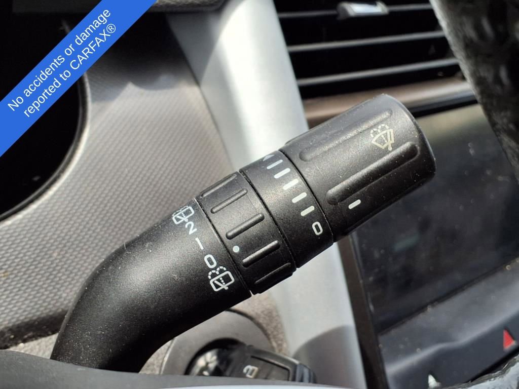 Thumbnail: 2011 Ford Edge - 22
