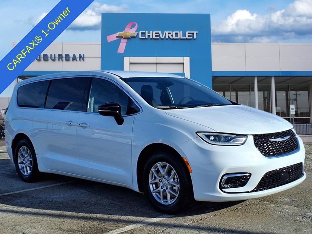 Thumbnail: 2026 Chrysler Pacifica - 3