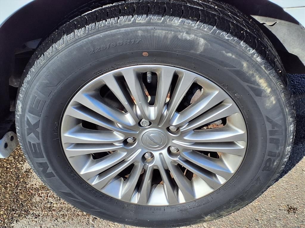 Thumbnail: 2016 Chrysler Town & Country - 8