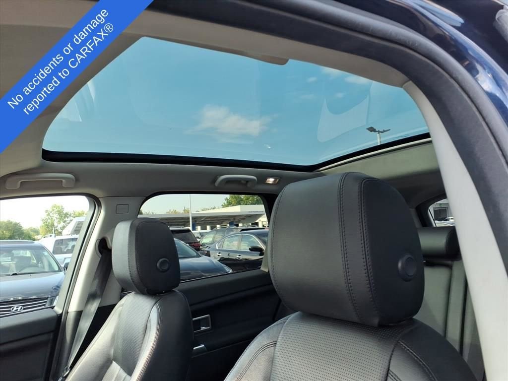 Thumbnail: 2017 Land Rover Discovery Sport - 17