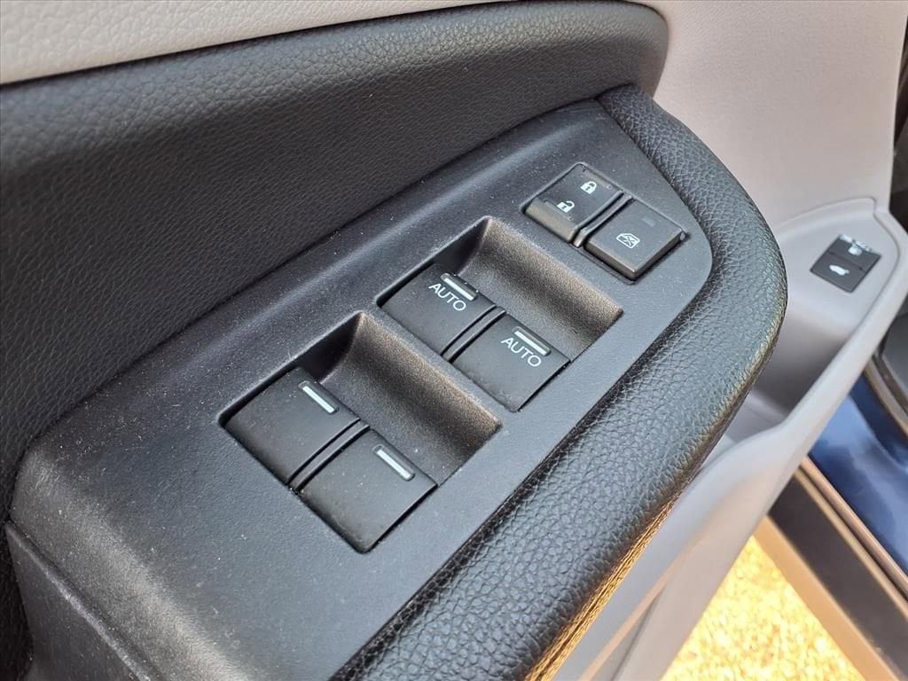 Thumbnail: 2017 Honda Pilot - 15