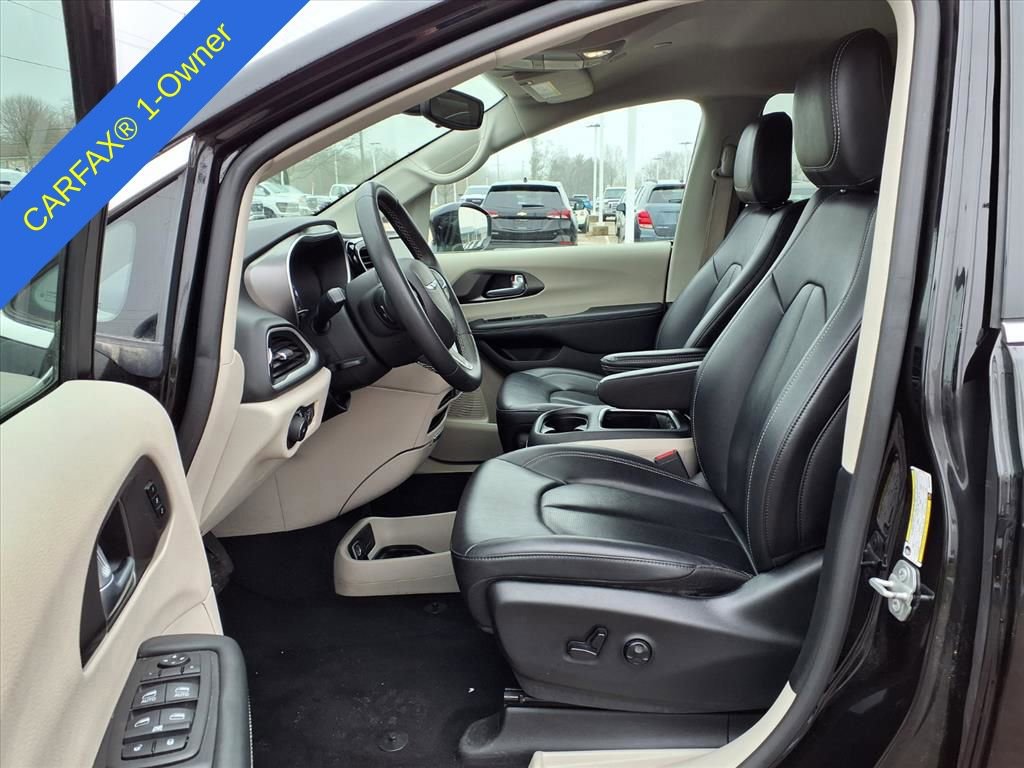 Thumbnail: 2024 Chrysler Pacifica - 18