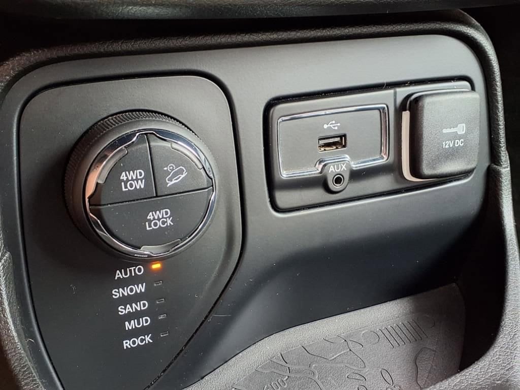 Thumbnail: 2017 Jeep Renegade - 26