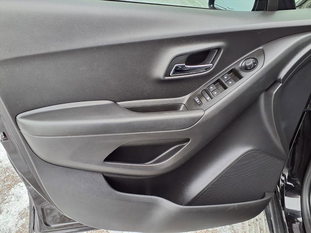 Thumbnail: 2021 Chevrolet Trax - 14