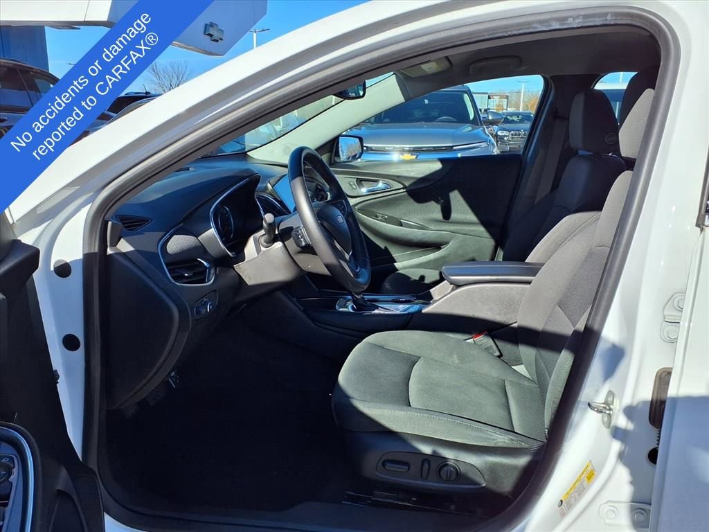 Thumbnail: 2016 Chevrolet Malibu - 18